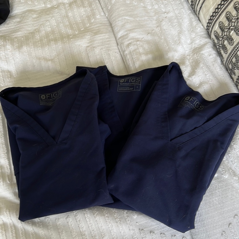 ✨FIGS CATARINA SCRUB TOPS✨